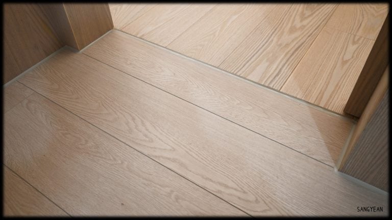 超耐磨木地板與海島型地板交接（無區隔條）白腊木 本色白